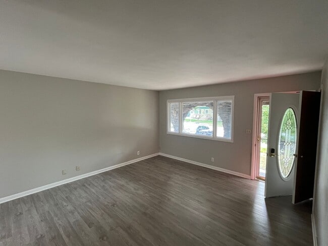 Building Photo - ~Applications Pending~3 Bed, 2 Bath Home for Rent!!