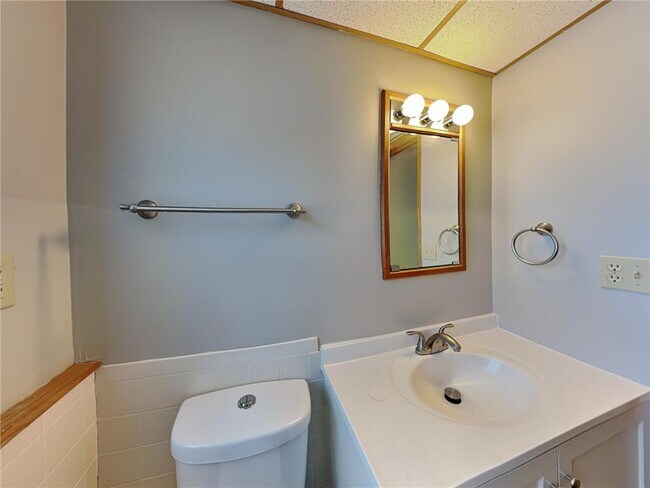 Building Photo - 11051 Quebec Ave N