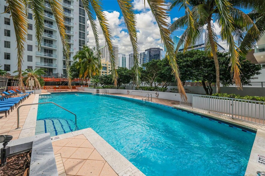 Building Photo - 1050 Brickell Ave