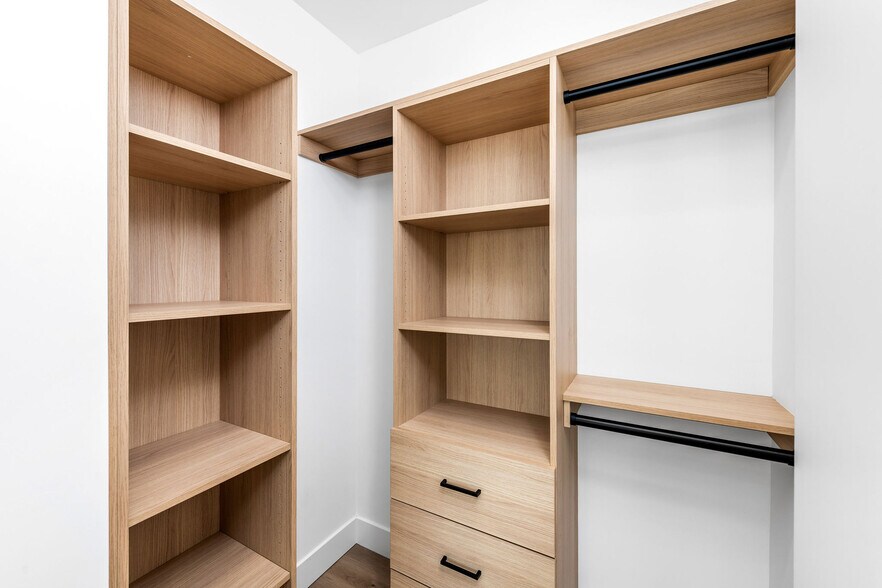 Building Photo - 4337 Dixie Canyon Ave