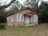 Building Photo - 2 Bedroom House Available