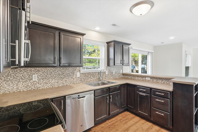 Building Photo - 421 S Village Cir