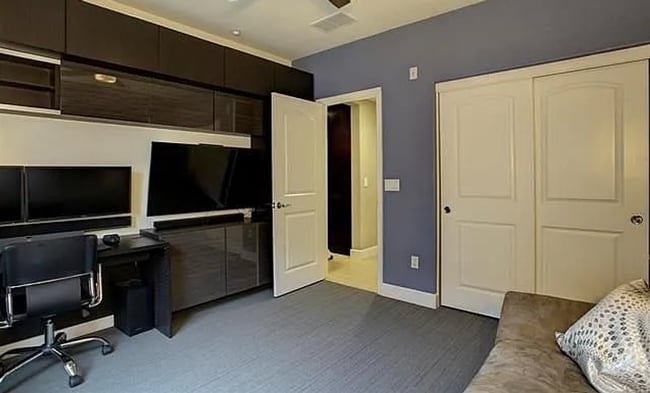 Building Photo - EPIC REA - Modern-Style 3 BR/3BA townhouse...