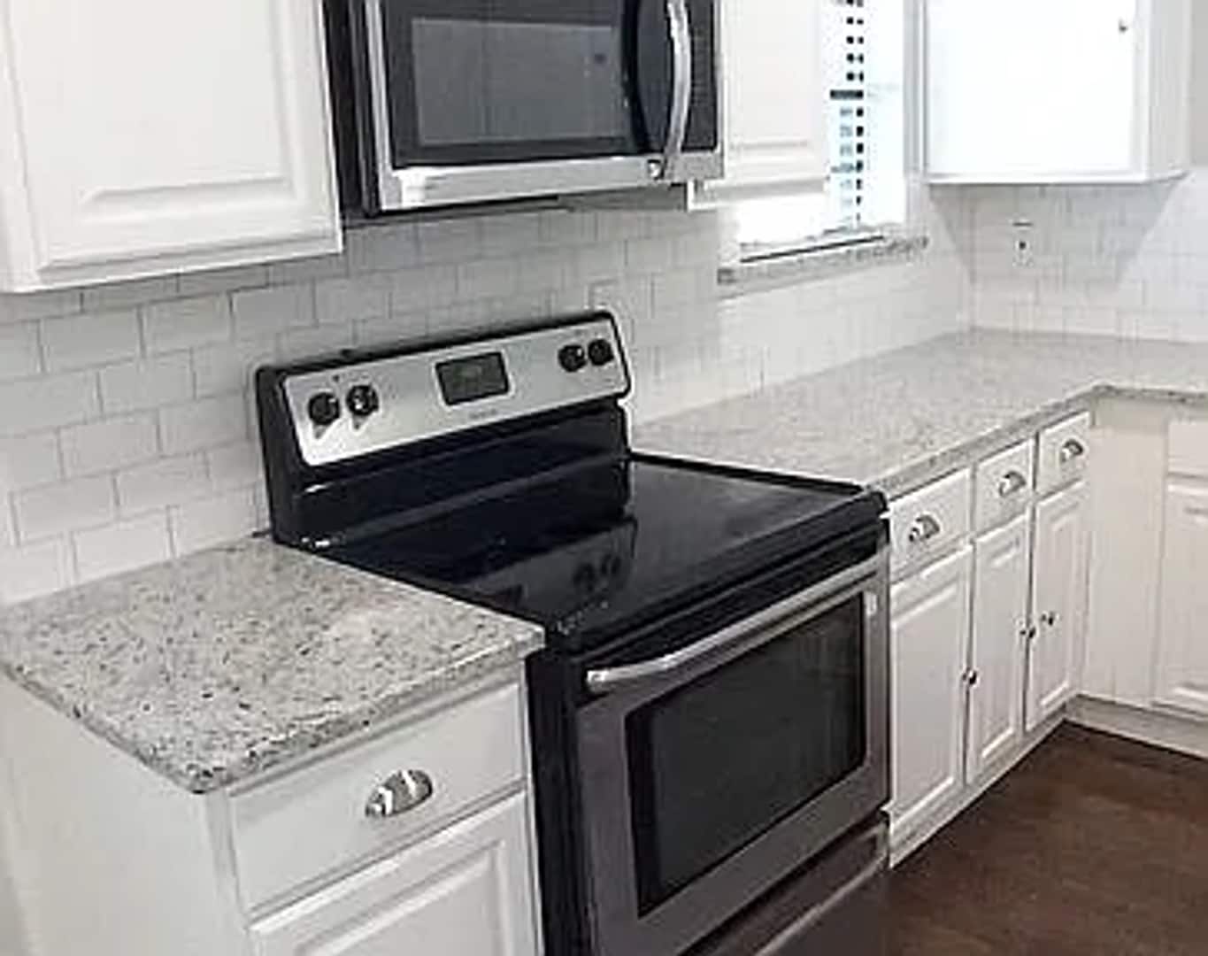 Building Photo - 220 S Shore Pl