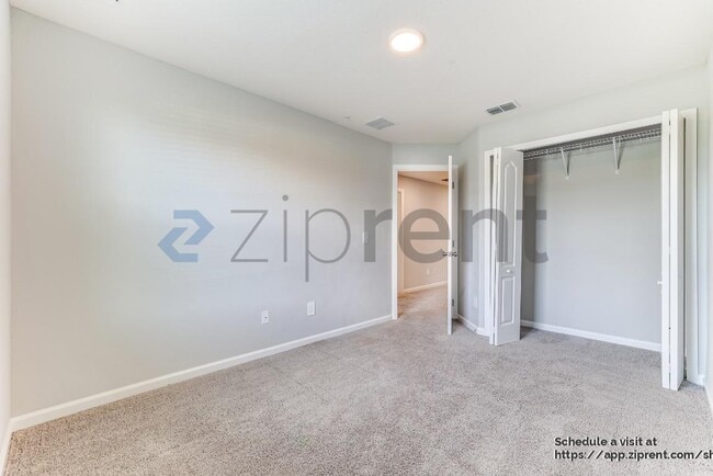 Building Photo - 432 Cape Honeysuckle Pl