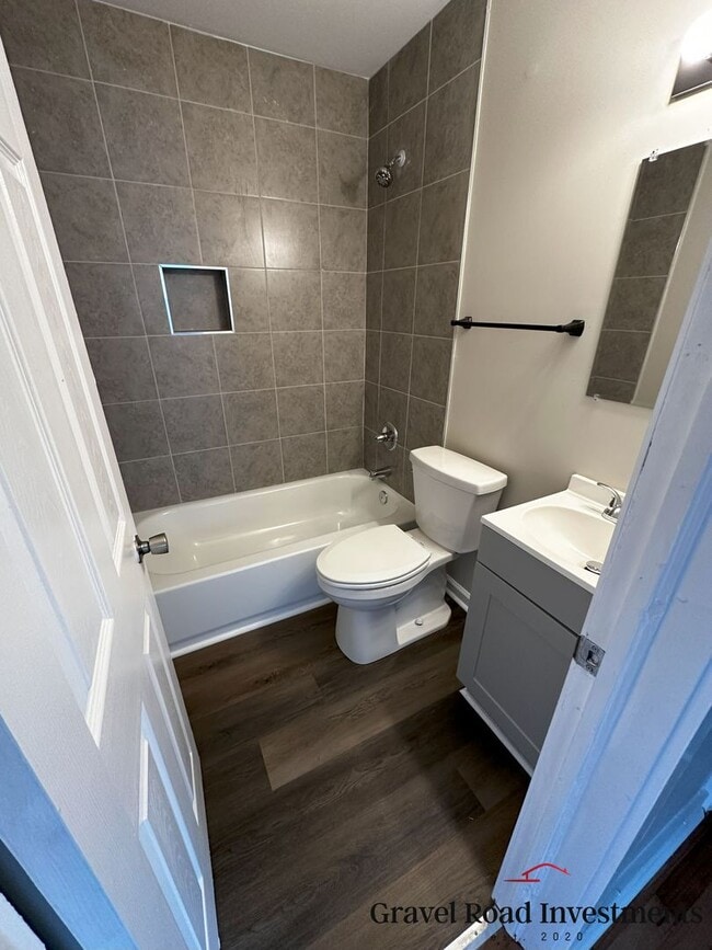 Building Photo - For Rent: Newly Remodeled 3 Bedroom / 1 Bath Home