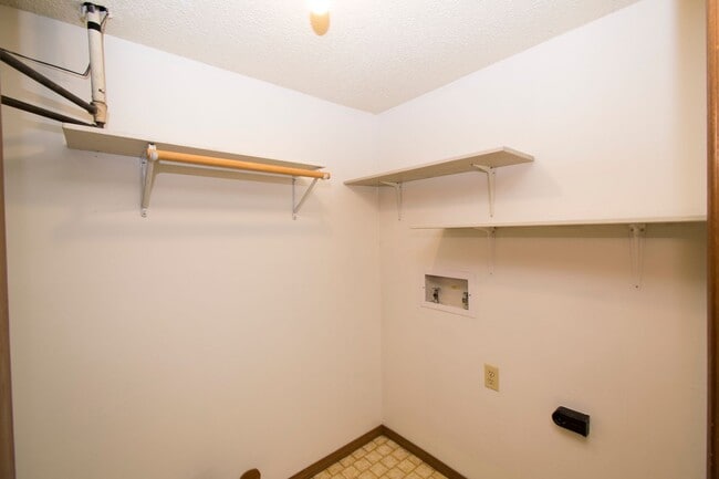 Building Photo - 2510MY