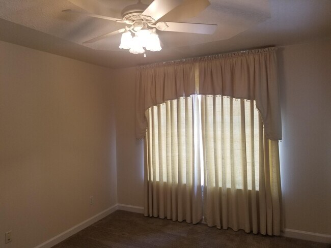 Building Photo - 521 Parish Blvd