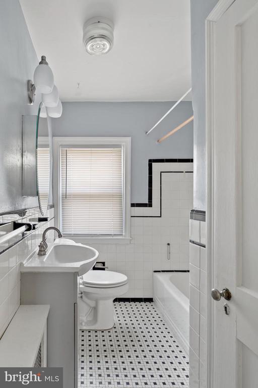 Building Photo - 710 Edmondson Ave