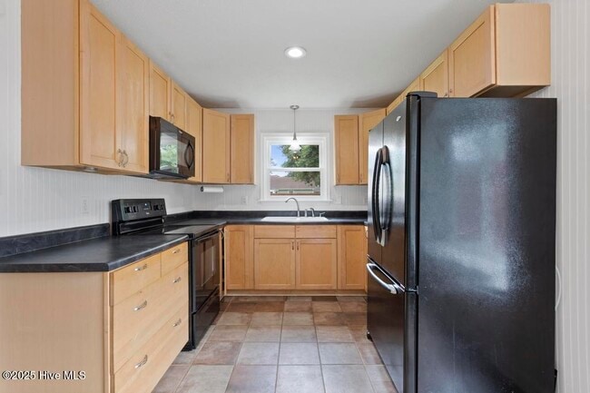 Building Photo - 122 Silver Leaf Dr
