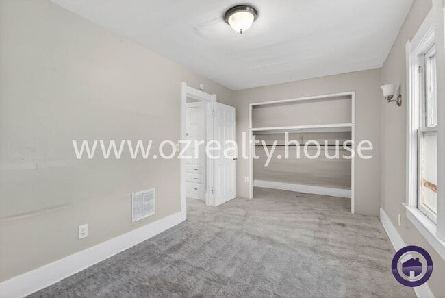 Building Photo - 3940 Vermaas Ave