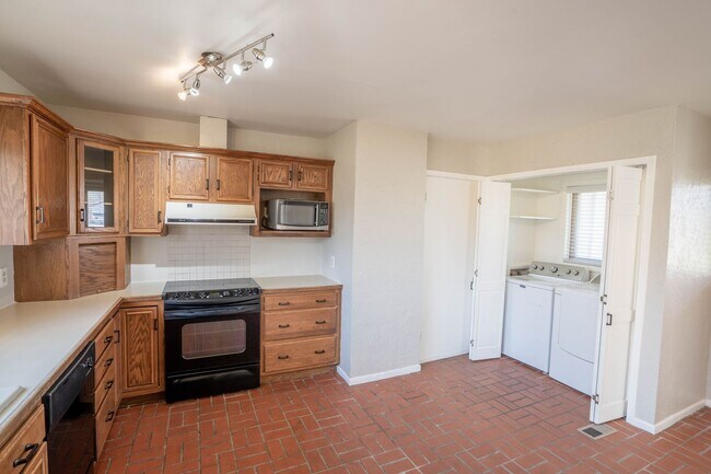 Building Photo - 4132 E 48th Pl