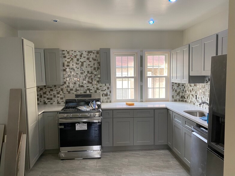 Building Photo - 349 Warwick Ave