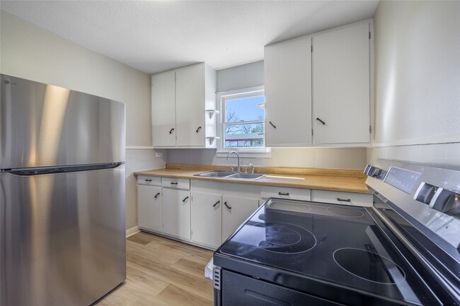 Building Photo - 476 Ellinger Rd