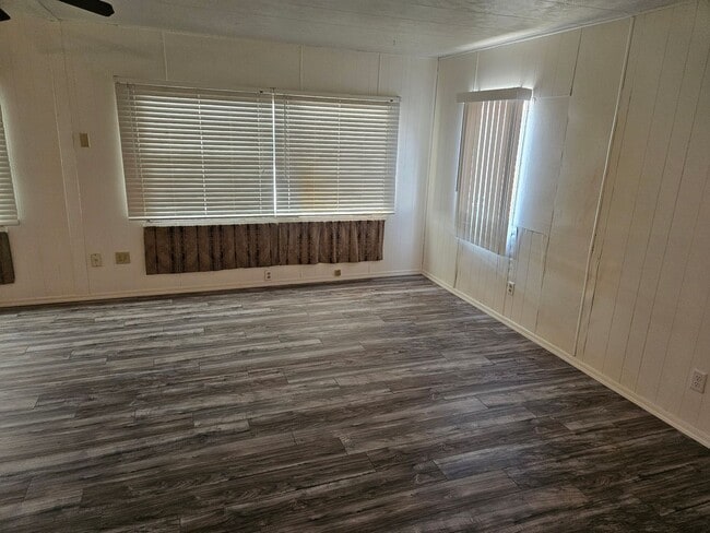 Building Photo - 2 Bedroom Mobile Close to the River