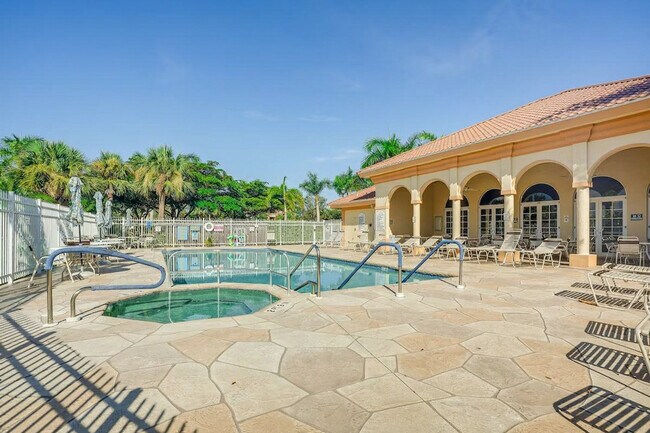 Building Photo - 15430 Bellamar Cir