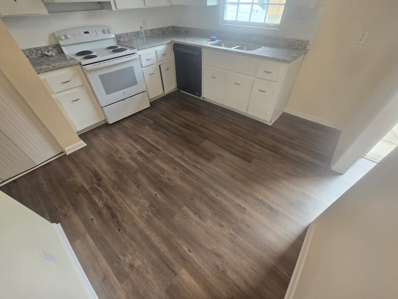 Building Photo - 2080 Kings Gate Cir
