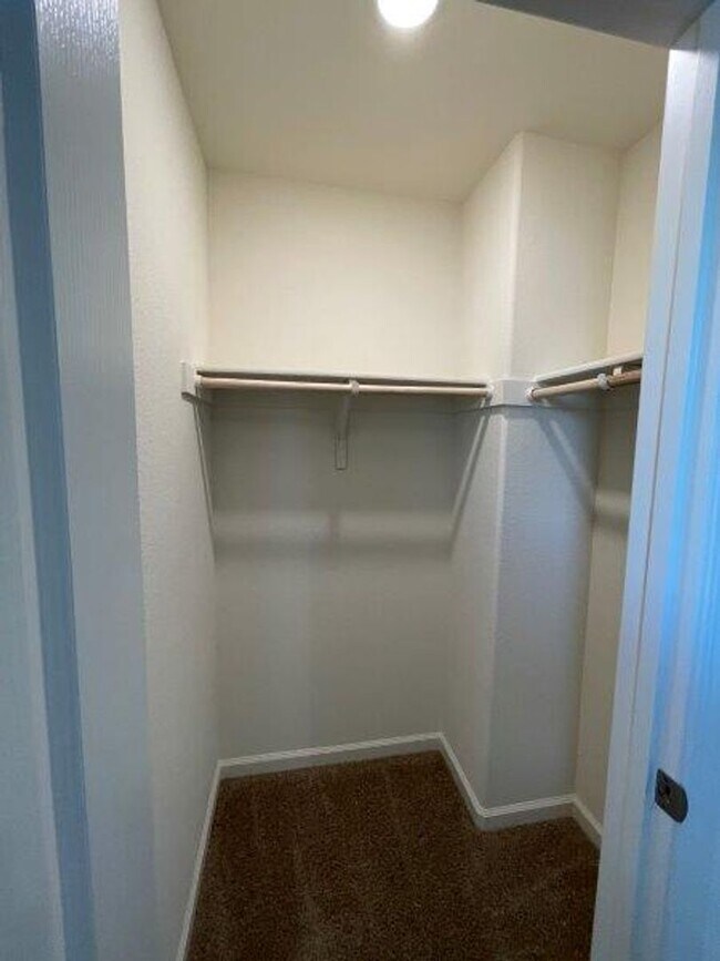 Building Photo - 5 Bedroom Close to Beale Air Force Base