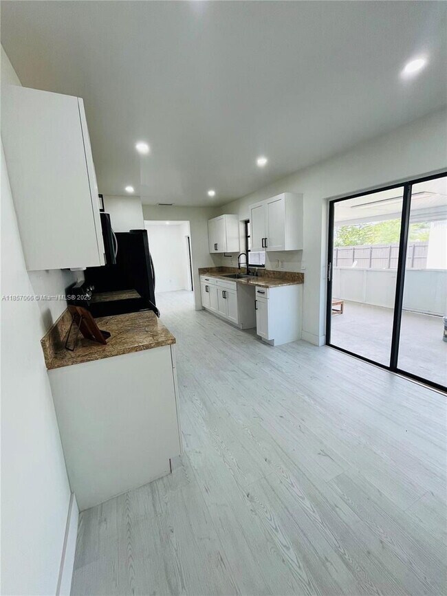 Building Photo - 1707 S Curlew Ln