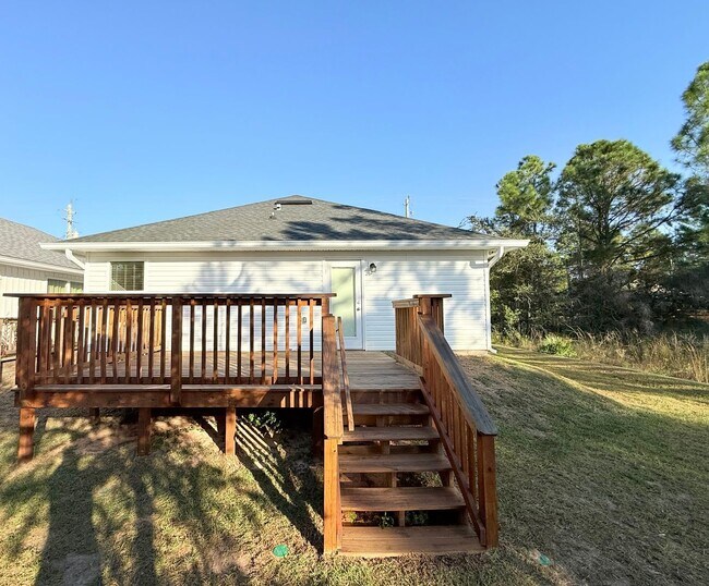 Building Photo - Beautiful Craftsman-Style Home - Open Layout