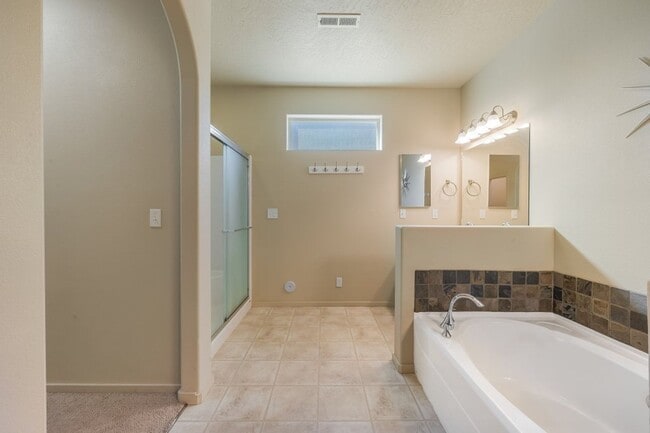 Building Photo - 3 bed with Office Rancher in the Landings ...