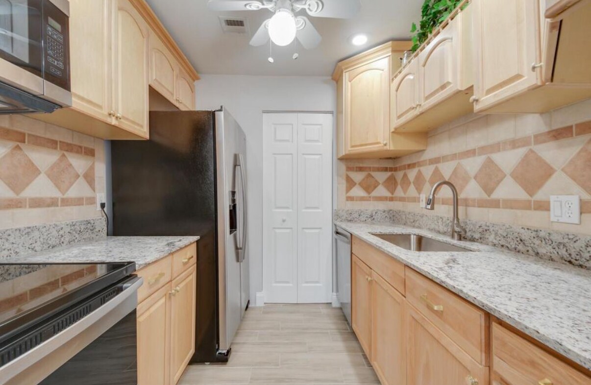 Building Photo - 12030 Alt A1a