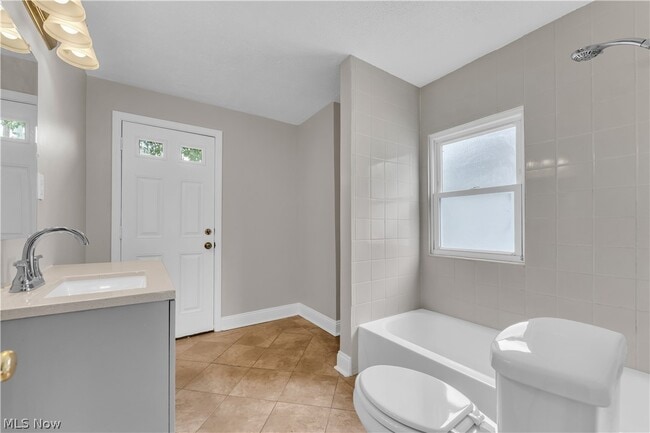 Building Photo - 3407 W 91st St