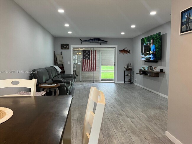 Building Photo - 700 Layne Blvd