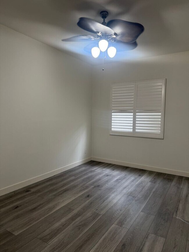 Building Photo - SPACIOUS AND BRIGHT 2+2 CONDO! CLOSE TO MA...