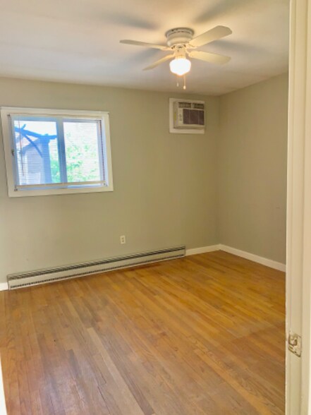 Building Photo - 186 Davos Rd