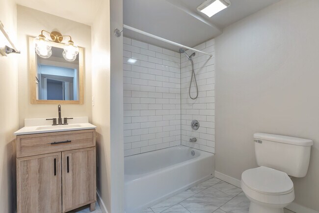 Basement bathroom with tub and shower - 10 S Busch Ln