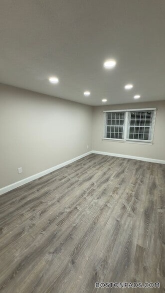 Building Photo - 24 Ridgewood Ln