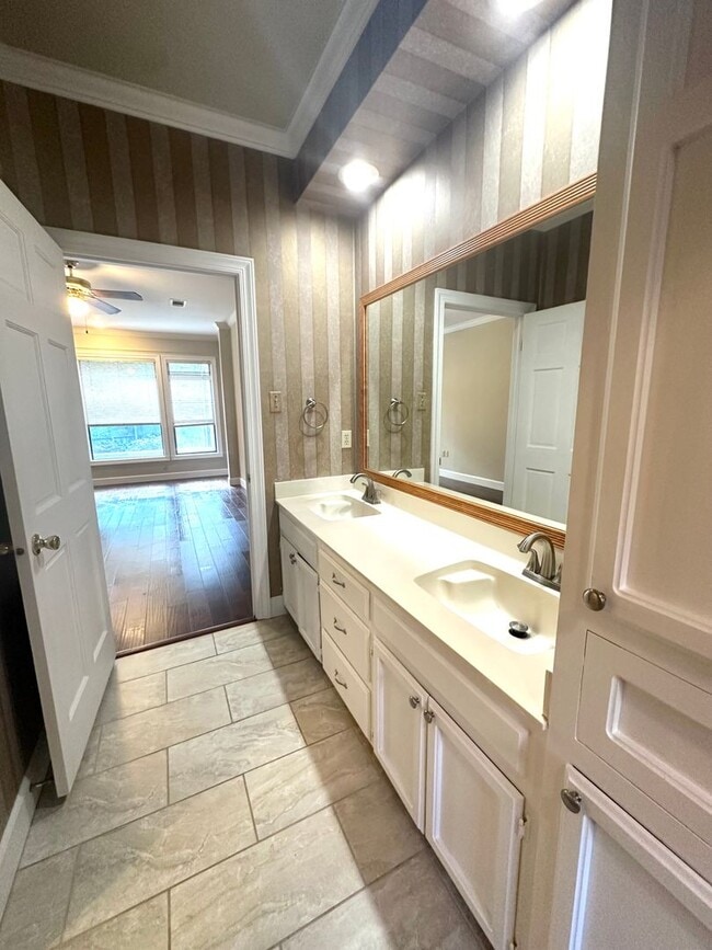 Building Photo - White Oak Common 3BR 2 1/2BA