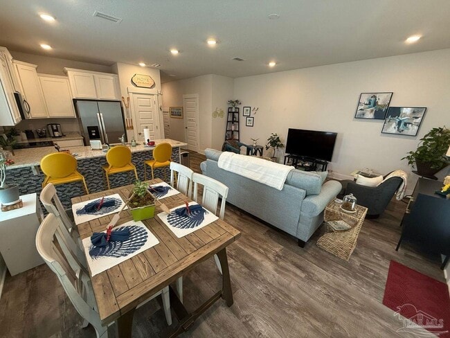 Building Photo - 1543 Iroquois Ct