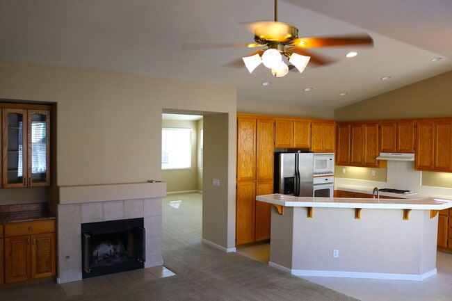 Building Photo - Beautiful Single Story 4 Bedroom in Shadow...