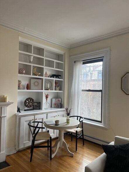 Building Photo - 315 Beacon St