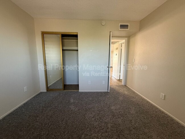 Building Photo - 3801 E Greenway Rd