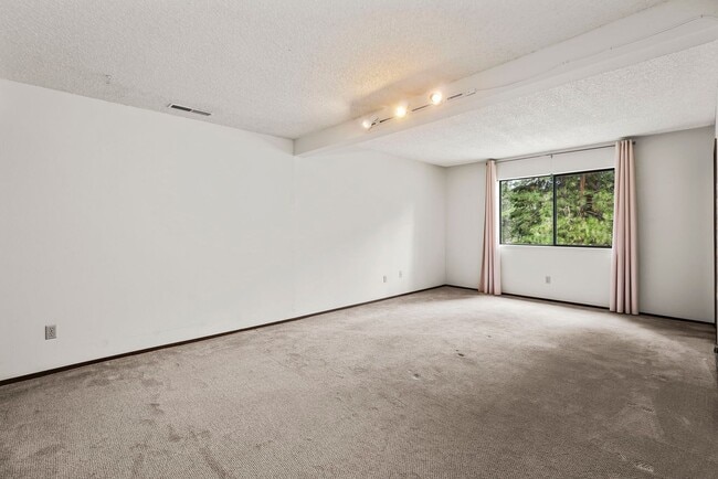 Building Photo - Incline Village: Condo - 3 Bedrooms, 2.5 Bathrooms, Garage, Walk to Lake / Hyatt / Restaurants / ...