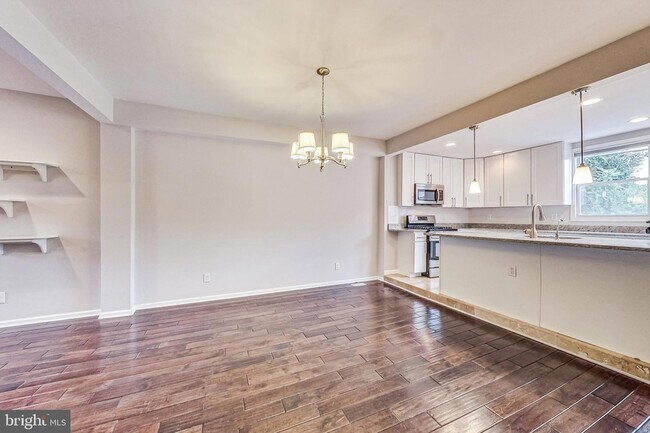 Building Photo - 627 Lamont St NW