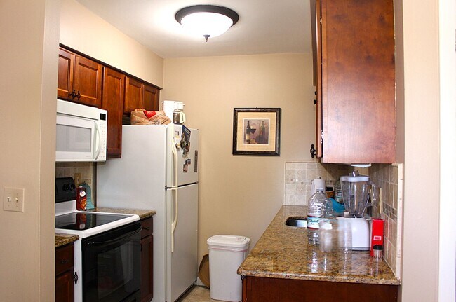 Building Photo - Lovely home in  Windhover Condos