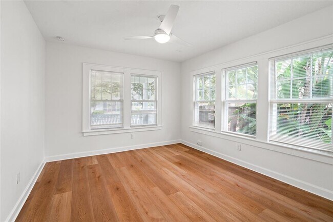 Building Photo - 2222 N Ridgewood Ave