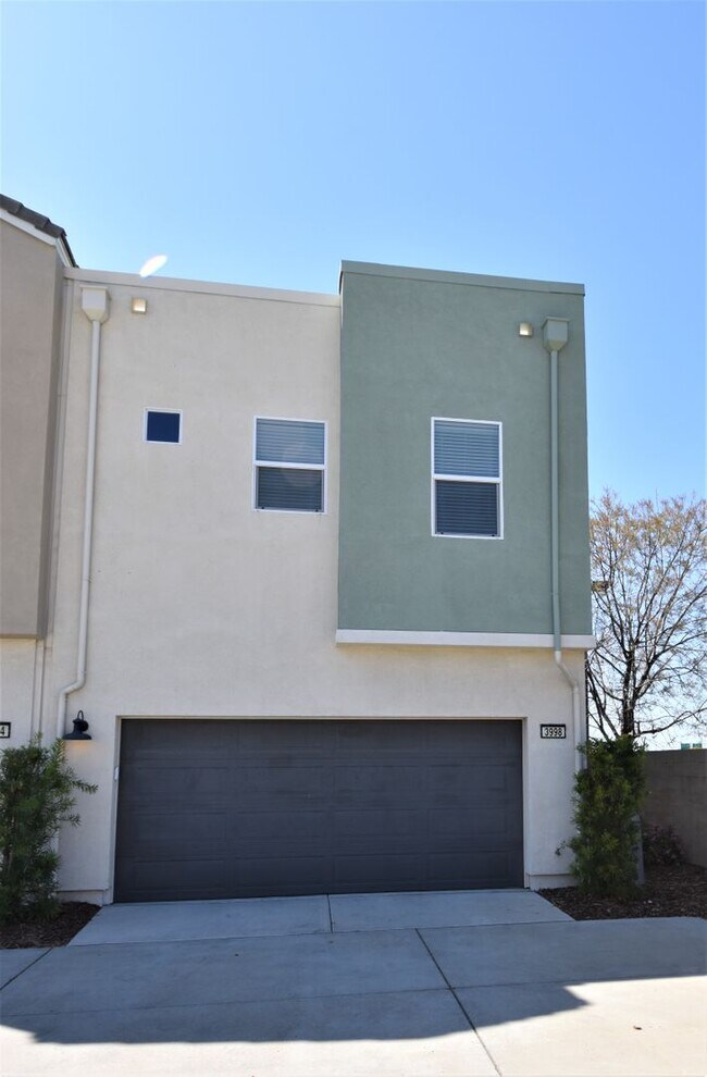 Building Photo - 3998 E Commerce Way