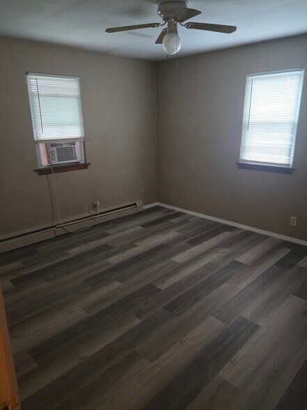 Building Photo - 612 N Center St