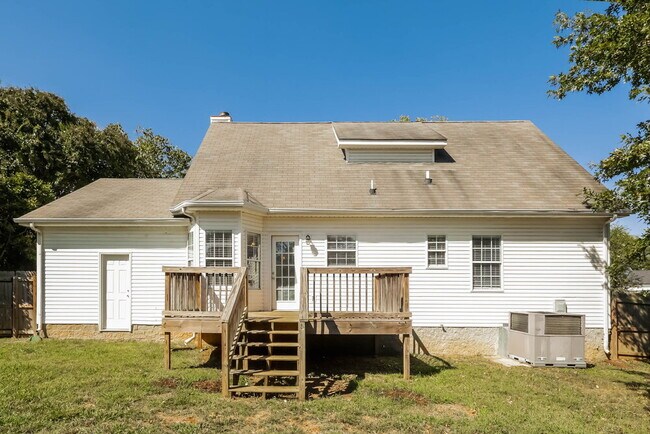 Building Photo - 311 Shadylake Dr