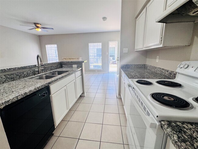 Building Photo - 7352 Regency Square Ct
