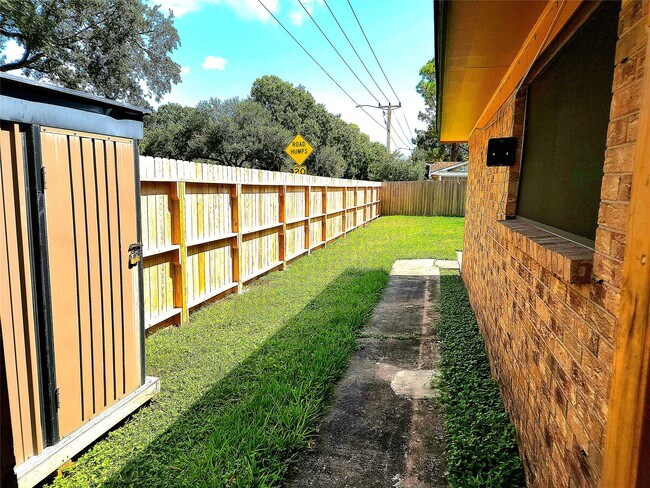 Building Photo - 1546 Ramada Dr