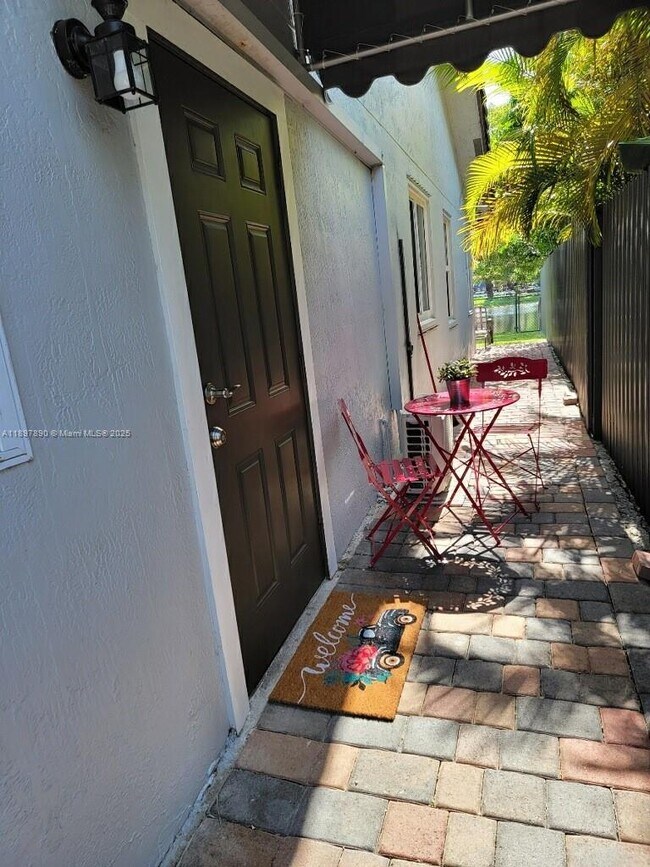 Building Photo - 5162 SW 157th Ct