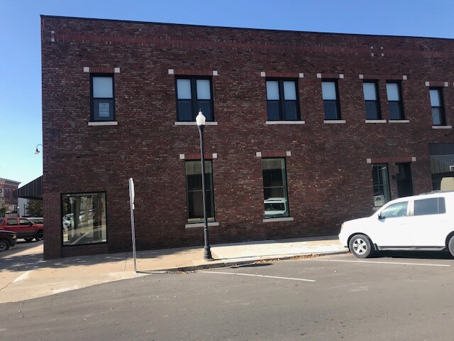 Building Photo - 205 N Williams St