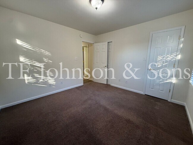 Building Photo - Charming 3-Bedroom Home with Rocking Chair Porch and Screened Back Patio