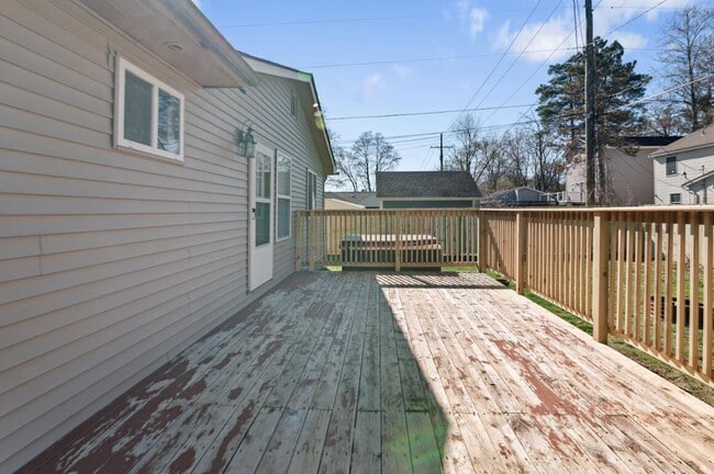 Building Photo - 733 Luna Ct